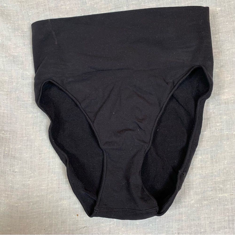 NWOT Skims compression Underwear